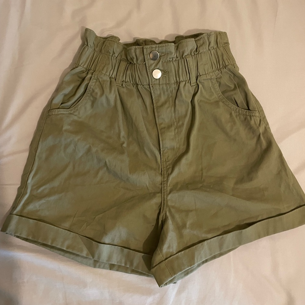 H&M olive green high waisted paper bag shorts